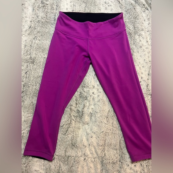 Lululemon Wunder Under Crop (Reversible)
Black / Ultra Violet • GREAT CONDITION - Picture 3 of 5